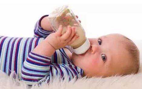 新生儿大便有奶瓣是怎么回事？